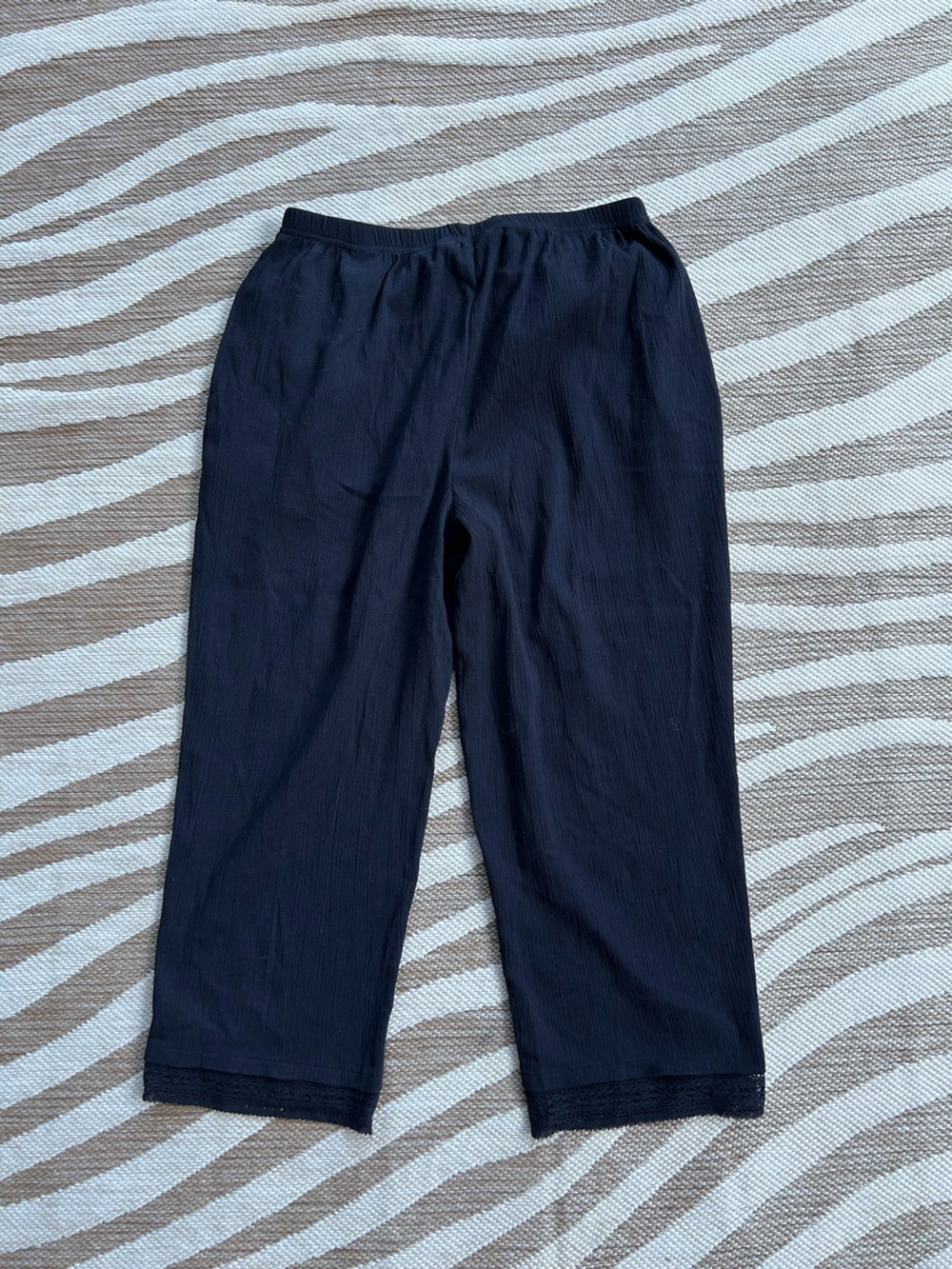 Black Cotton Lace Trim Capri Pants - Size small - Picture 2 of 7